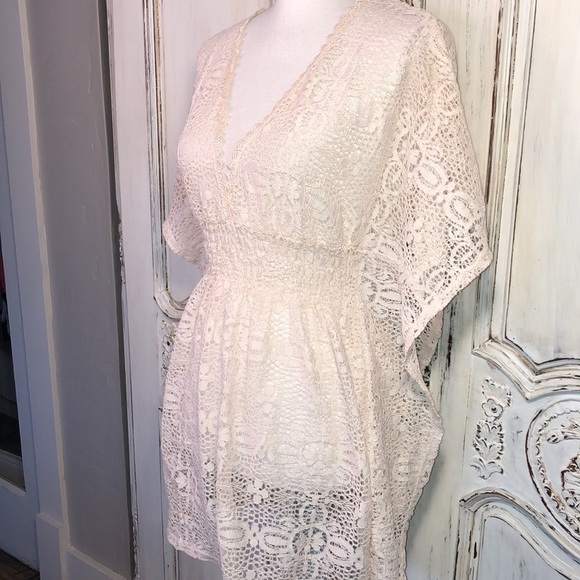 Xhilaration Cream Lace V Neck Smocked Waist Tie Back Batwing Top Size Small - Picture 3 of 11